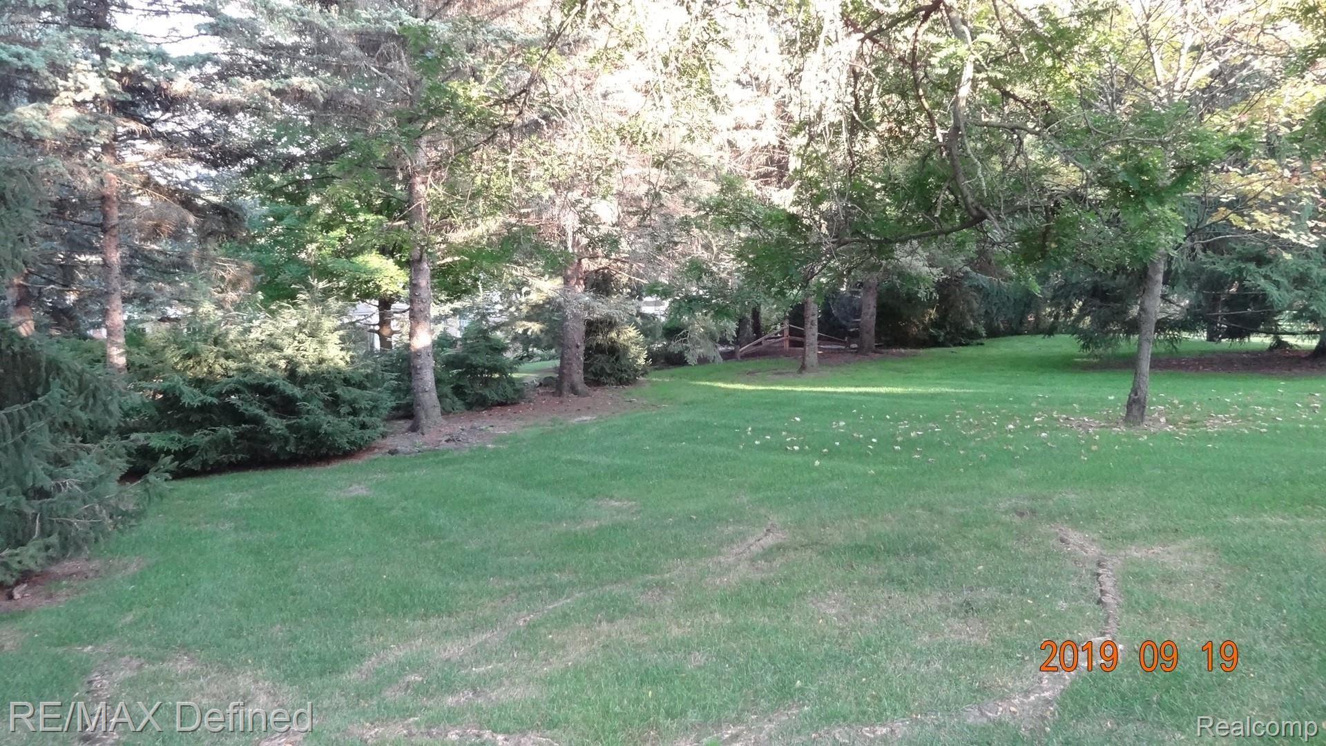425 Lake Forest Road Rochester, MI 48309 - Photo 8 of 8 DSC09758.JPG