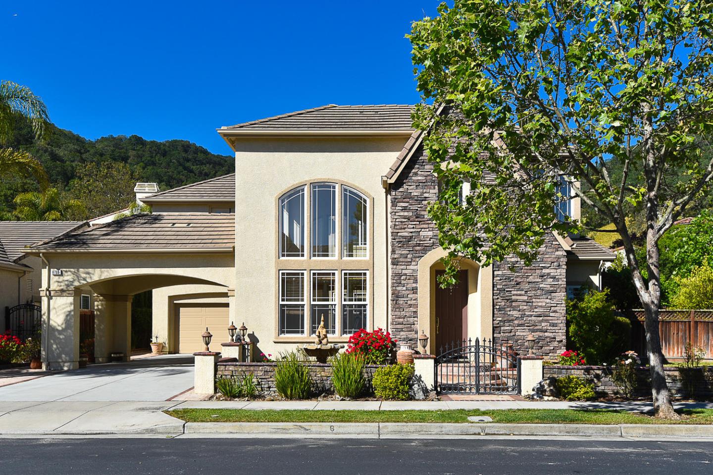 6785 Eagle Ridge Court Gilroy, CA 95020 - Photo 2 of 33 Gallery Image 2