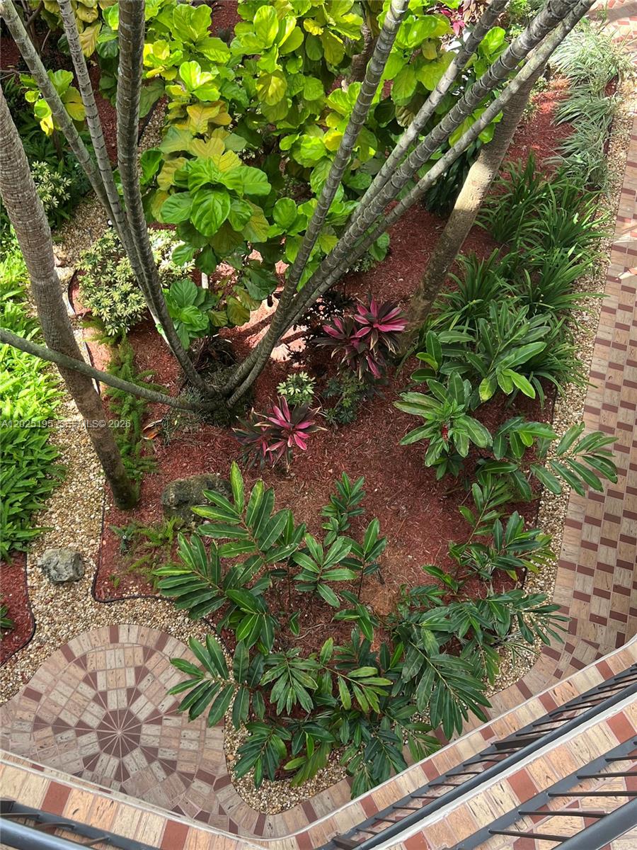 8400 Southwest 133rd Avenue Road, Unit 121 Miami, FL 33183 - Photo 21 of 43 a backyard of a house