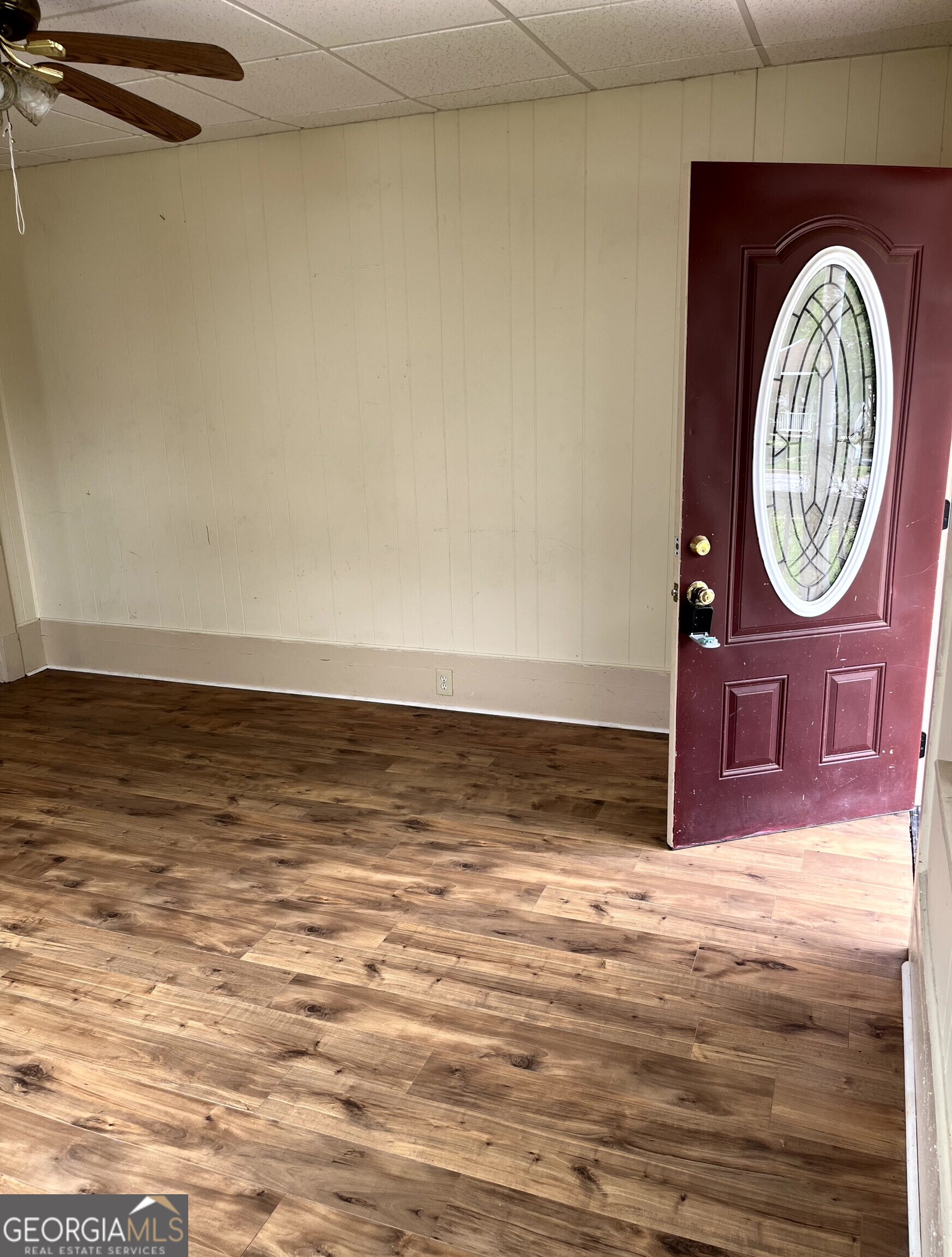 430 Knight Street Elberton, GA 30635 - Photo 4 of 15 a view of a livingroom with wooden floor