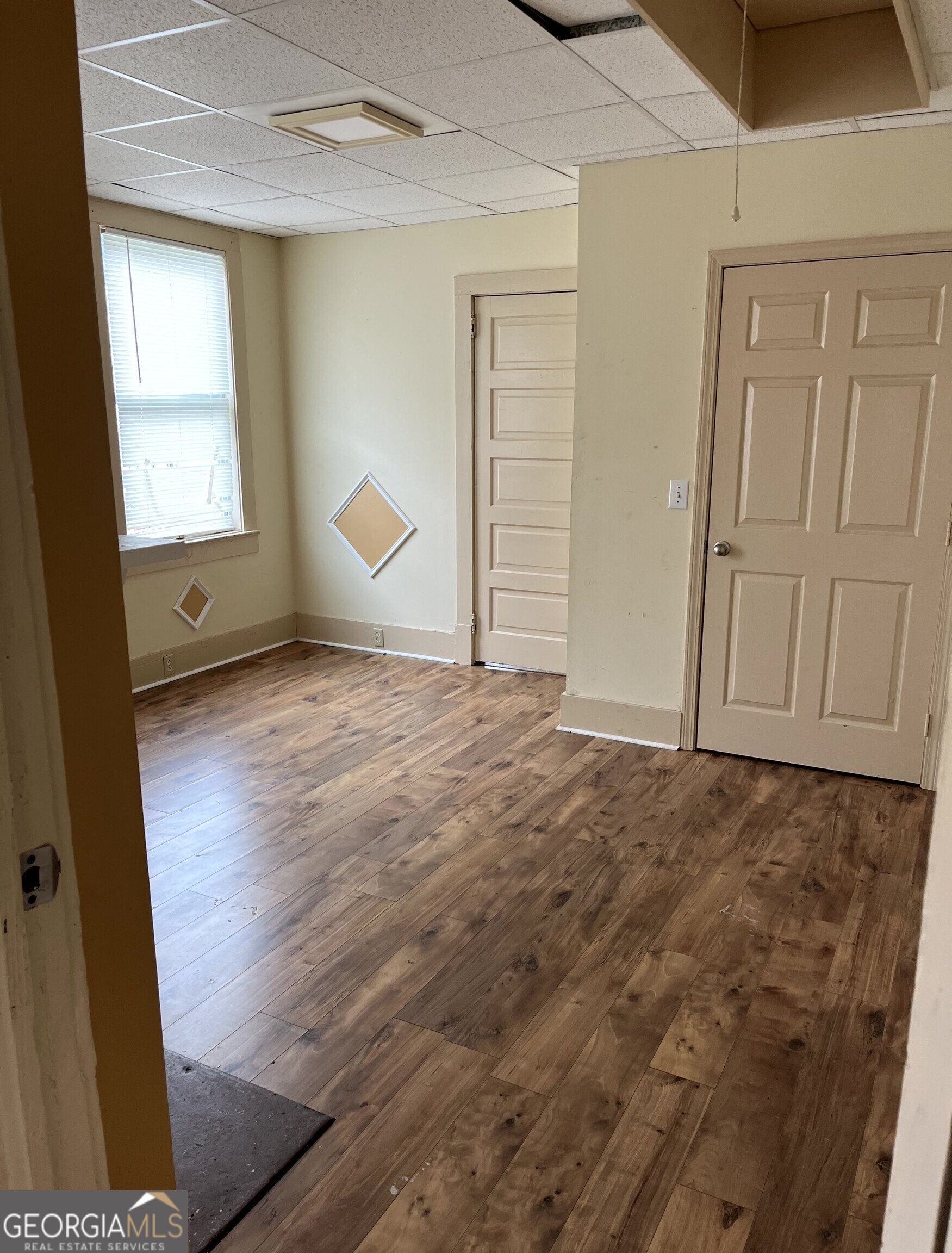 430 Knight Street Elberton, GA 30635 - Photo 6 of 15 a view of an empty room and window