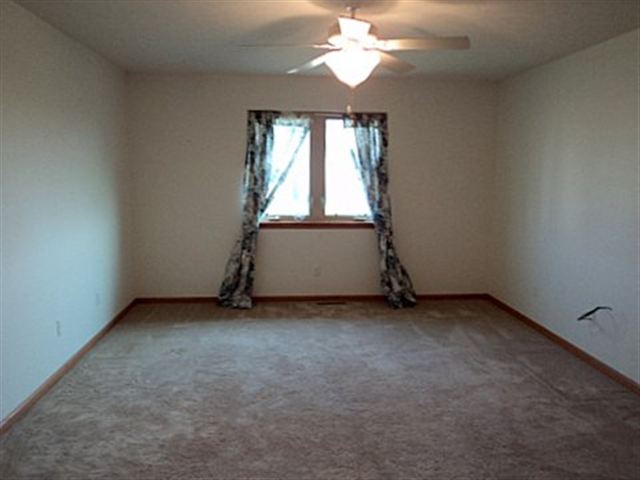 3251 Rye Ridge Trail Freeport, IL 61032 - Photo 6 of 12 Gallery Image 6