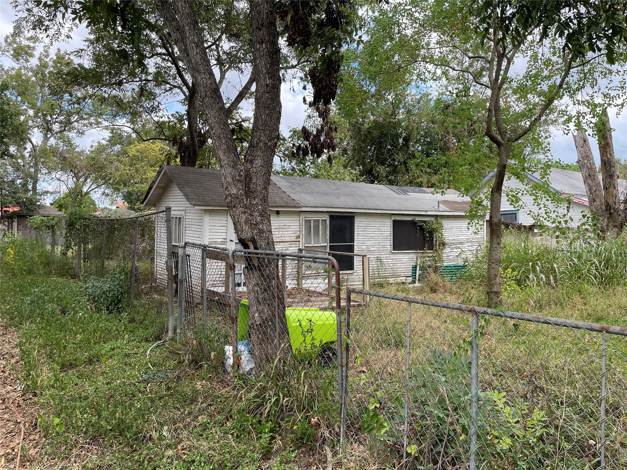 420 4th Street Rosenberg, TX 77471 - Photo 14 of 16 a backyard of a house with yard and outdoor seating