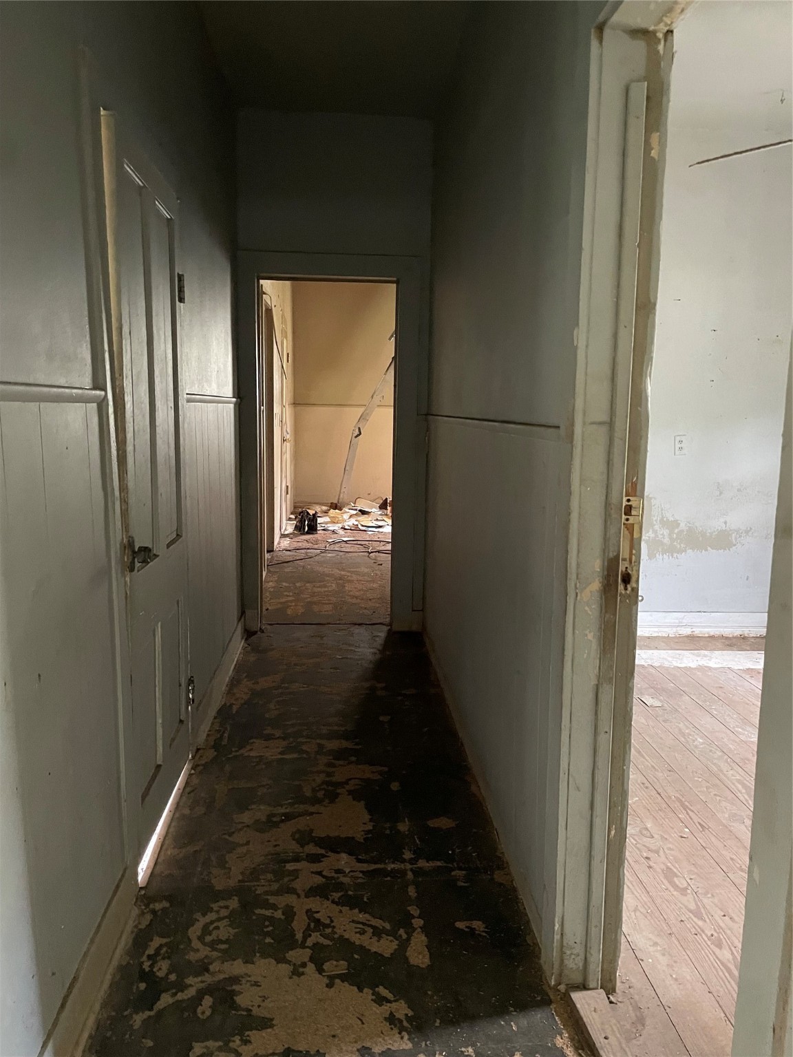 420 4th Street Rosenberg, TX 77471 - Photo 10 of 16 a view of a hallway