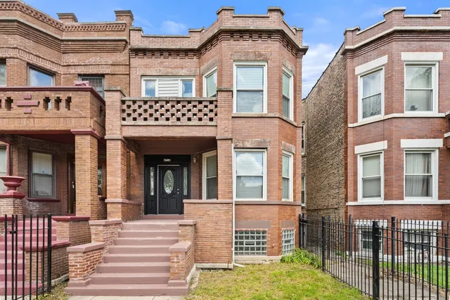 $395,000 | 4718 West Monroe Street, Chicago, IL 60644