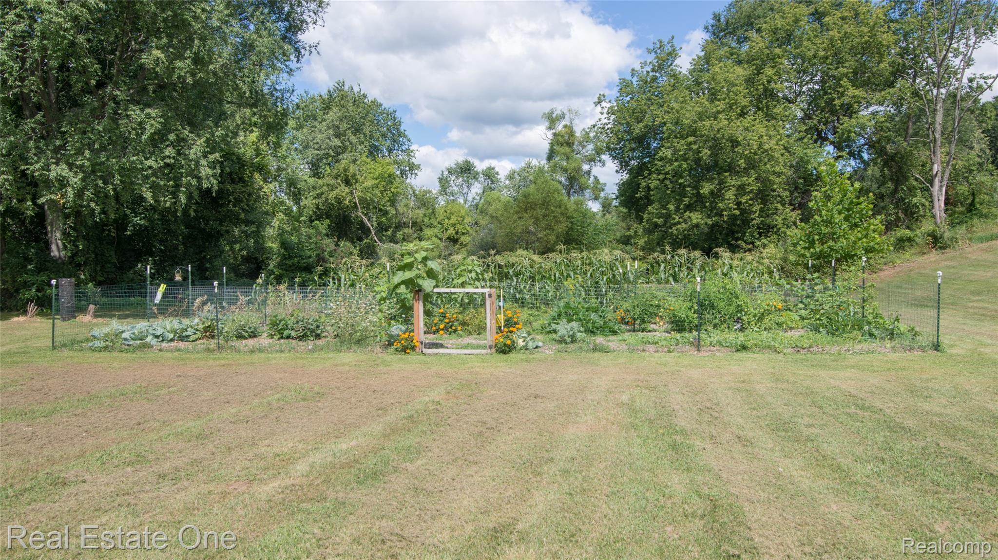 13665 Hibner Road Hartland, MI 48353 - Photo 44 of 60 023_68.jpg