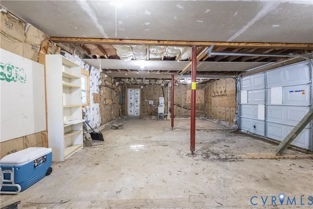 a view of a garage room