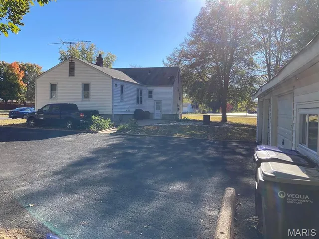 $1,400 | 915 Lindsay Lane, Florissant, MO 63031