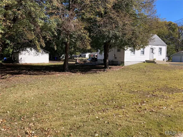 $1,400 | 915 Lindsay Lane, Florissant, MO 63031