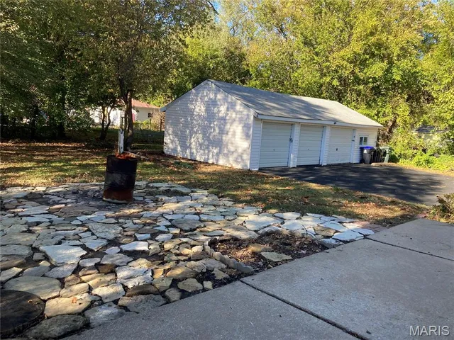 $1,400 | 915 Lindsay Lane, Florissant, MO 63031