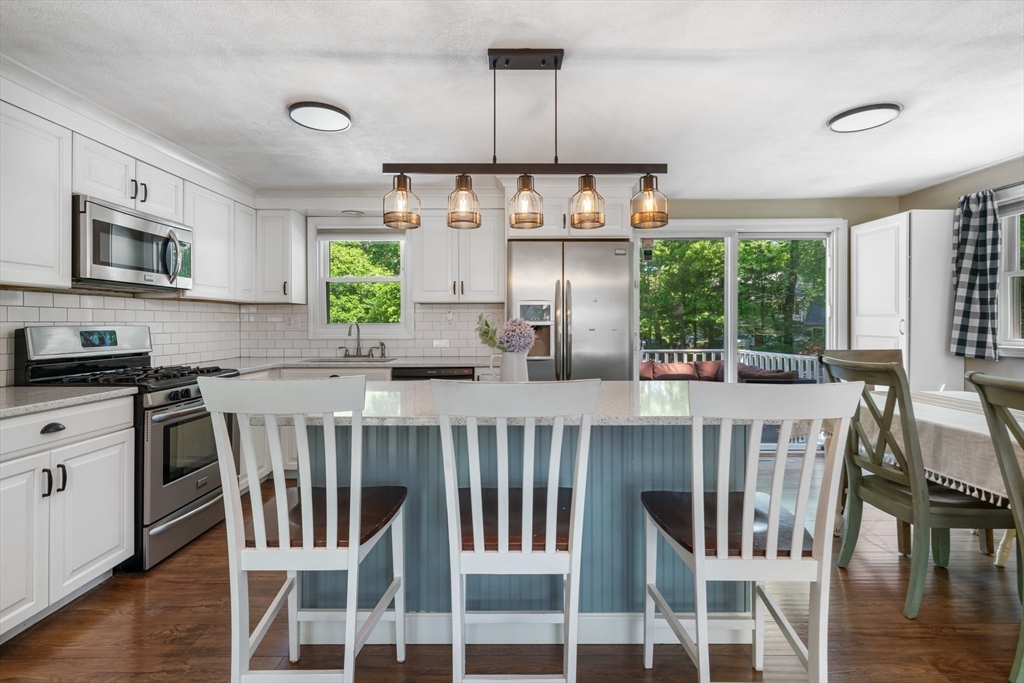 3 Albion Road Billerica, MA 01821 - Photo 5 of 42