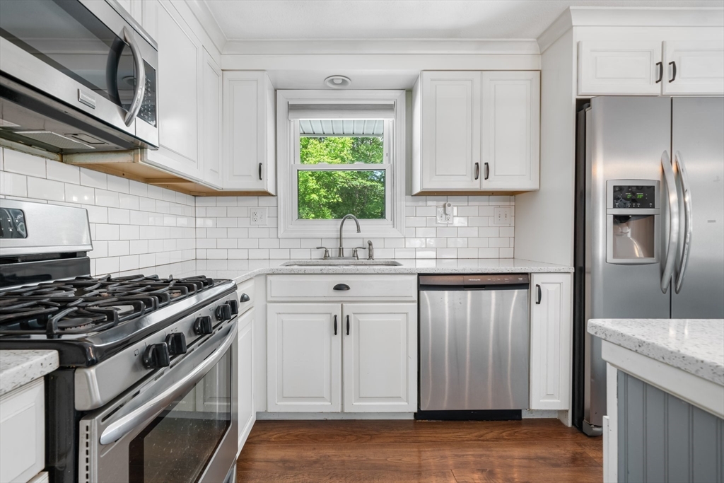 3 Albion Road Billerica, MA 01821 - Photo 7 of 42