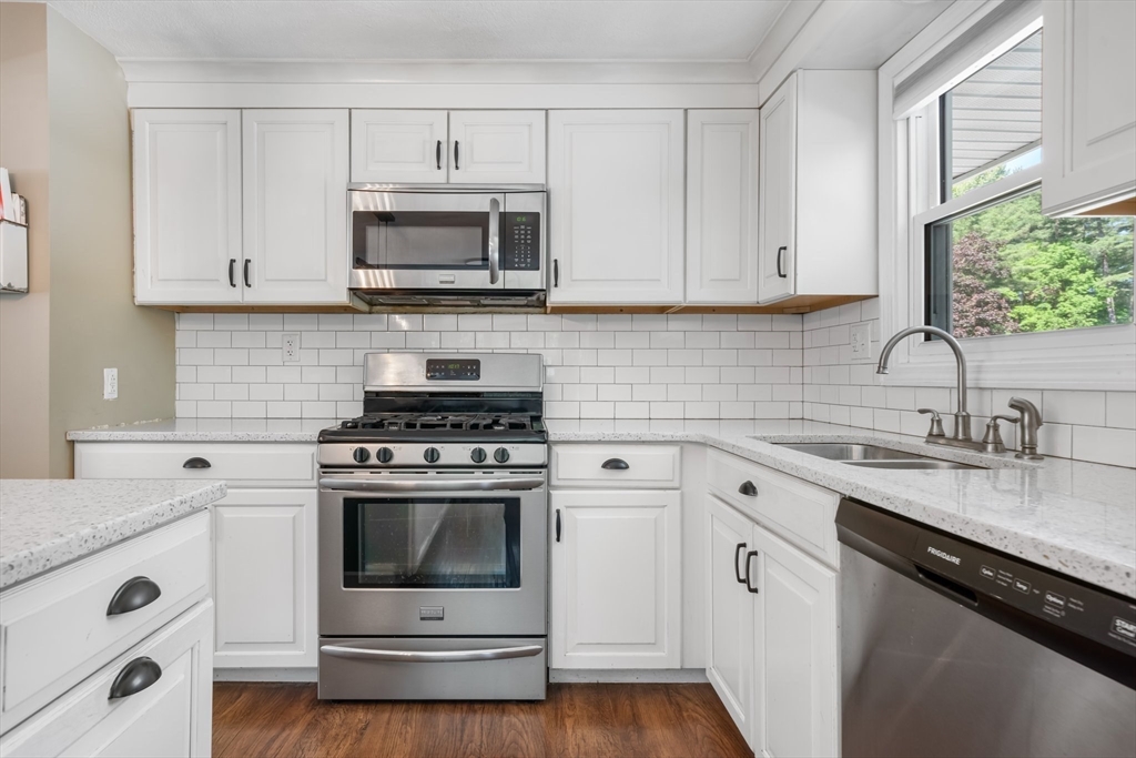 3 Albion Road Billerica, MA 01821 - Photo 8 of 42