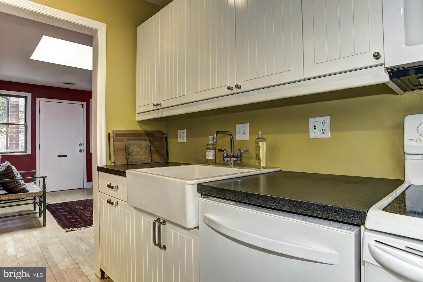 9 Ericsson Road Cabin John, MD 20818 - Photo 6 of 17 Kitchen