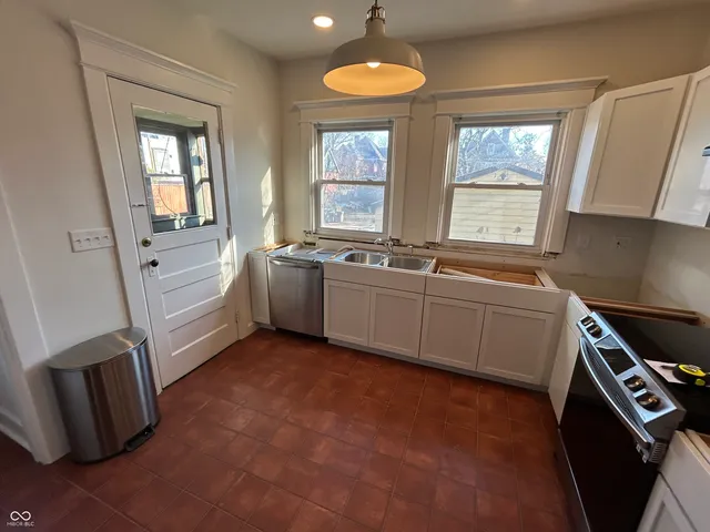 $2,450 | 963 Woodruff Pl W Drive, Indianapolis, IN 46201