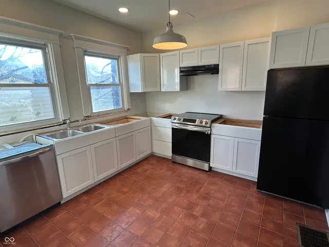 $2,450 | 963 Woodruff Pl W Drive, Indianapolis, IN 46201