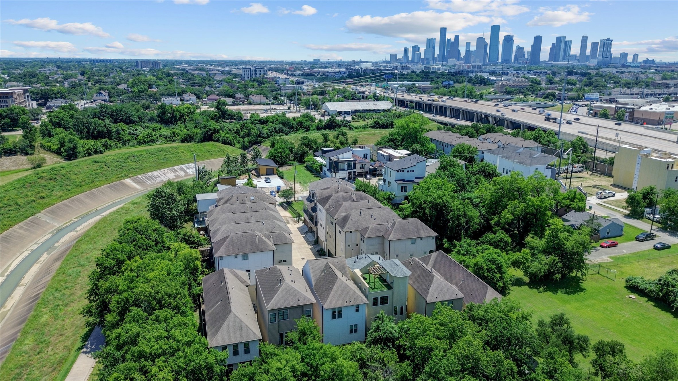 4124 Bonner View Lane Houston, TX 77007 - Photo 29 of 31 Easy access to downtown via I-10.