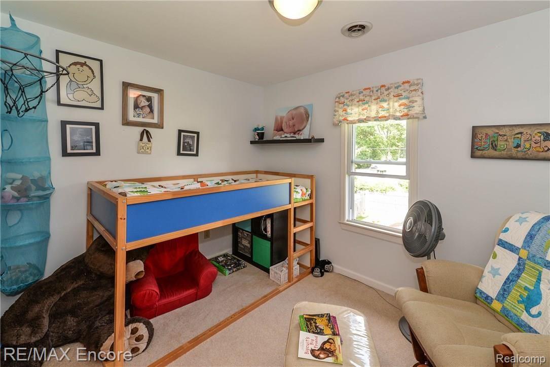 8354 Clinton River Road Sterling Heights, MI 48314 - Photo 38 of 62 60.jpg