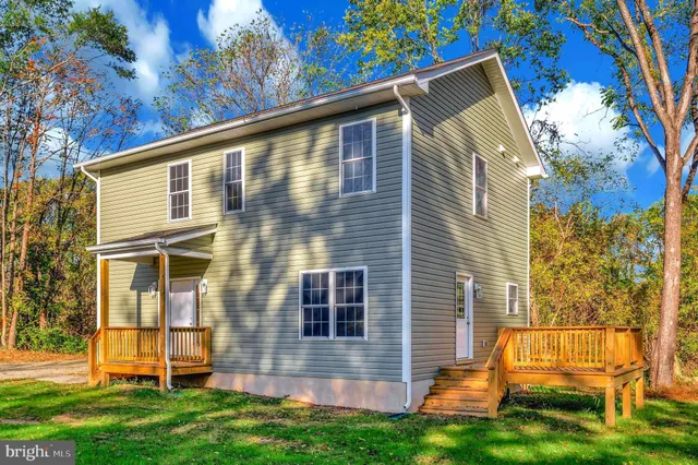 a view of backyard with a garden and plants