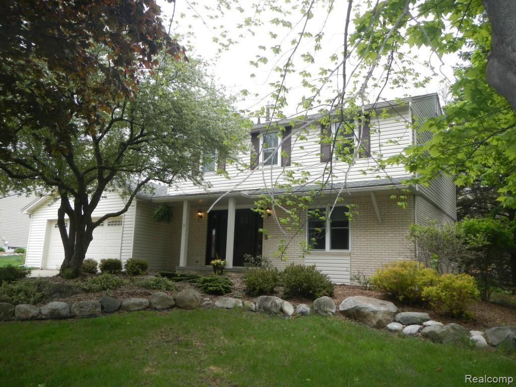 1510 Deerhurst Lane Rochester Hills, MI 48307 - Photo 1 of 16