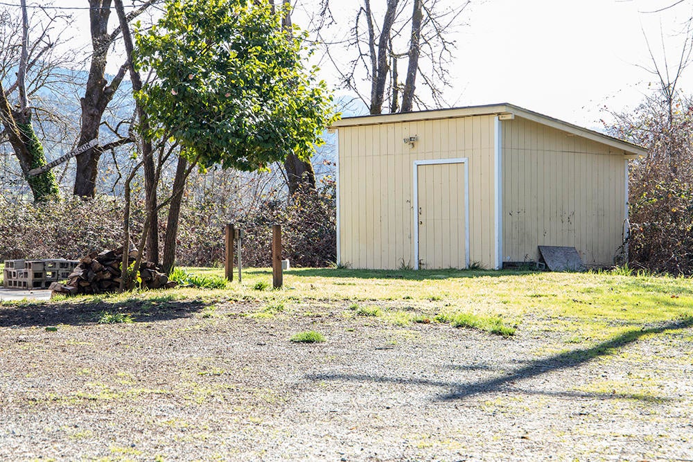563 Glenbrook Loop Road Riddle, OR 97469 - Photo 32 of 38 27