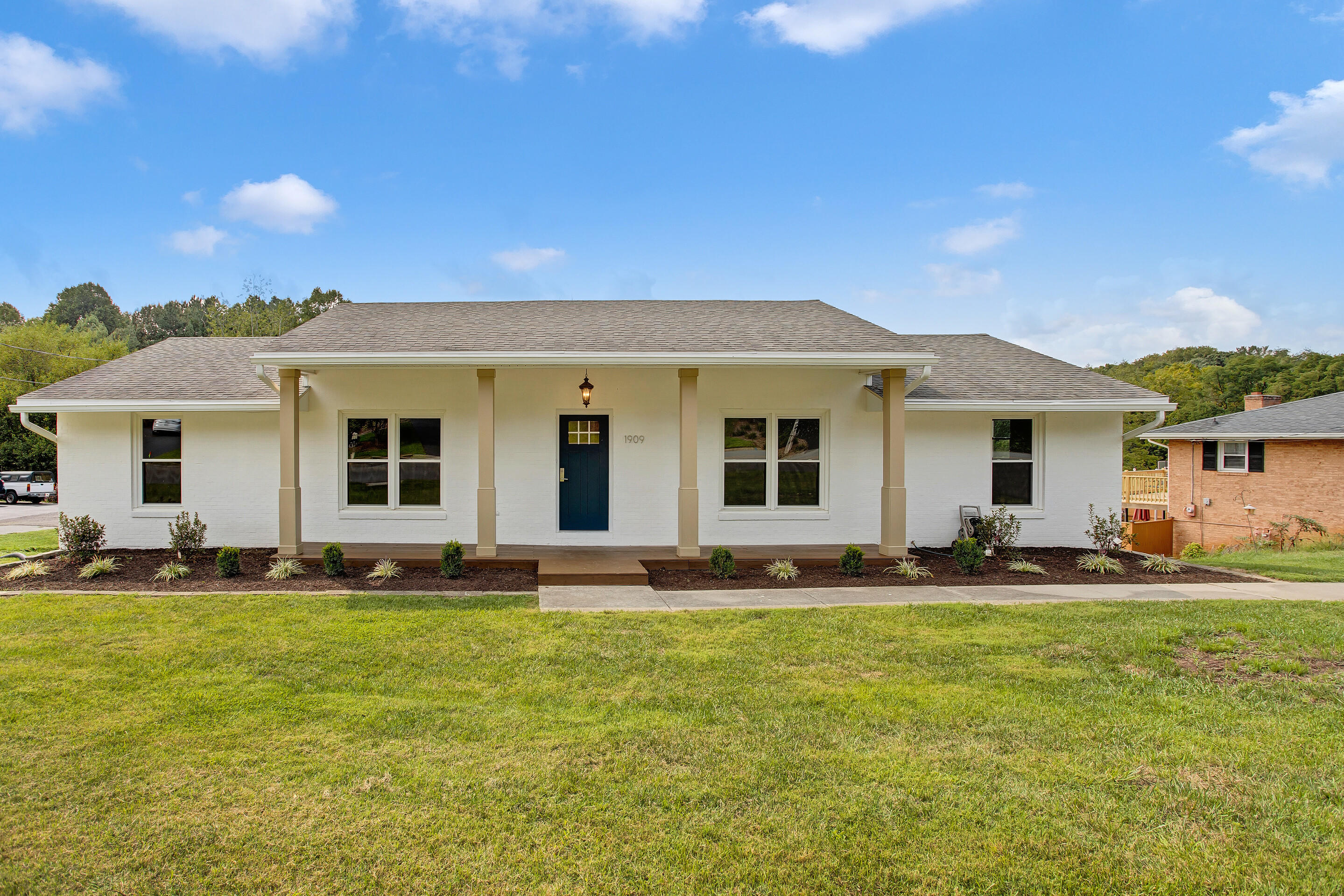 1909 McVitty Road Salem, VA 24153 - Photo 1 of 54 1909_Mcvitty01_mls