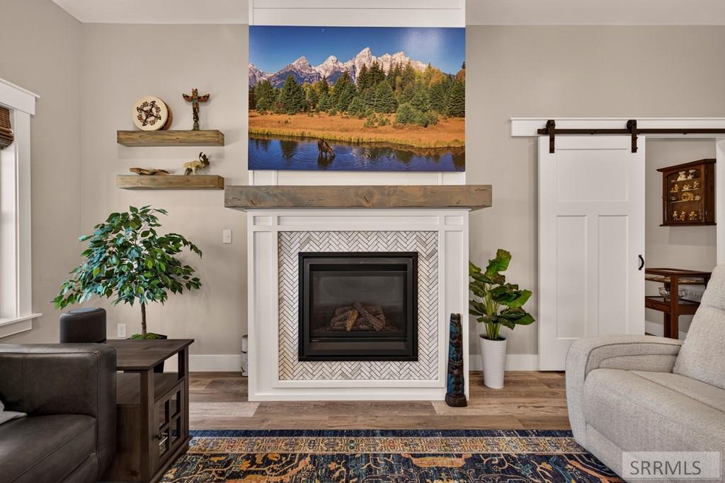3237 South Chartwell Garden Ammon, ID 83406 - Photo 10 of 64 Living Room