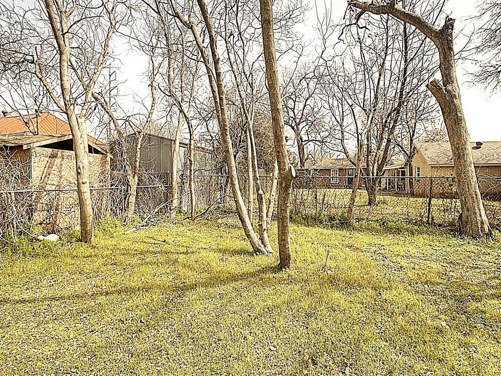 605 Olive Street Cleburne, TX 76031 - Photo 32 of 40 View of yard with fence