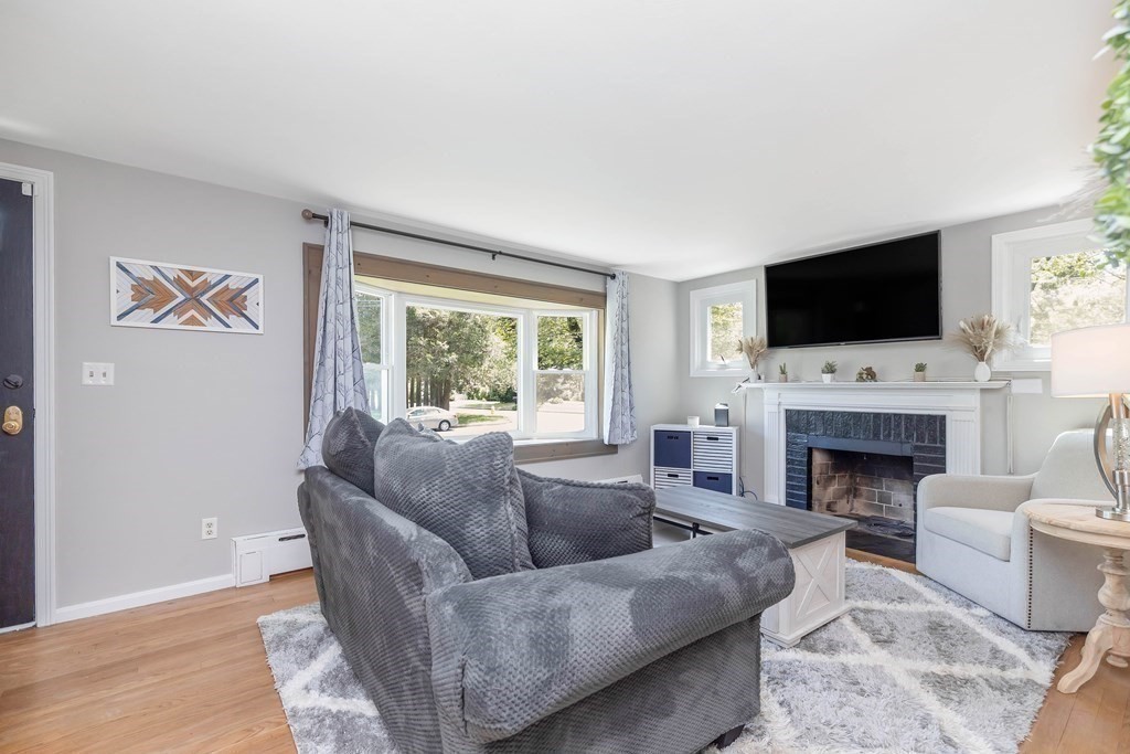 70 Bolton Street Springfield, MA 01119 - Photo 3 of 23 Gallery Image 3