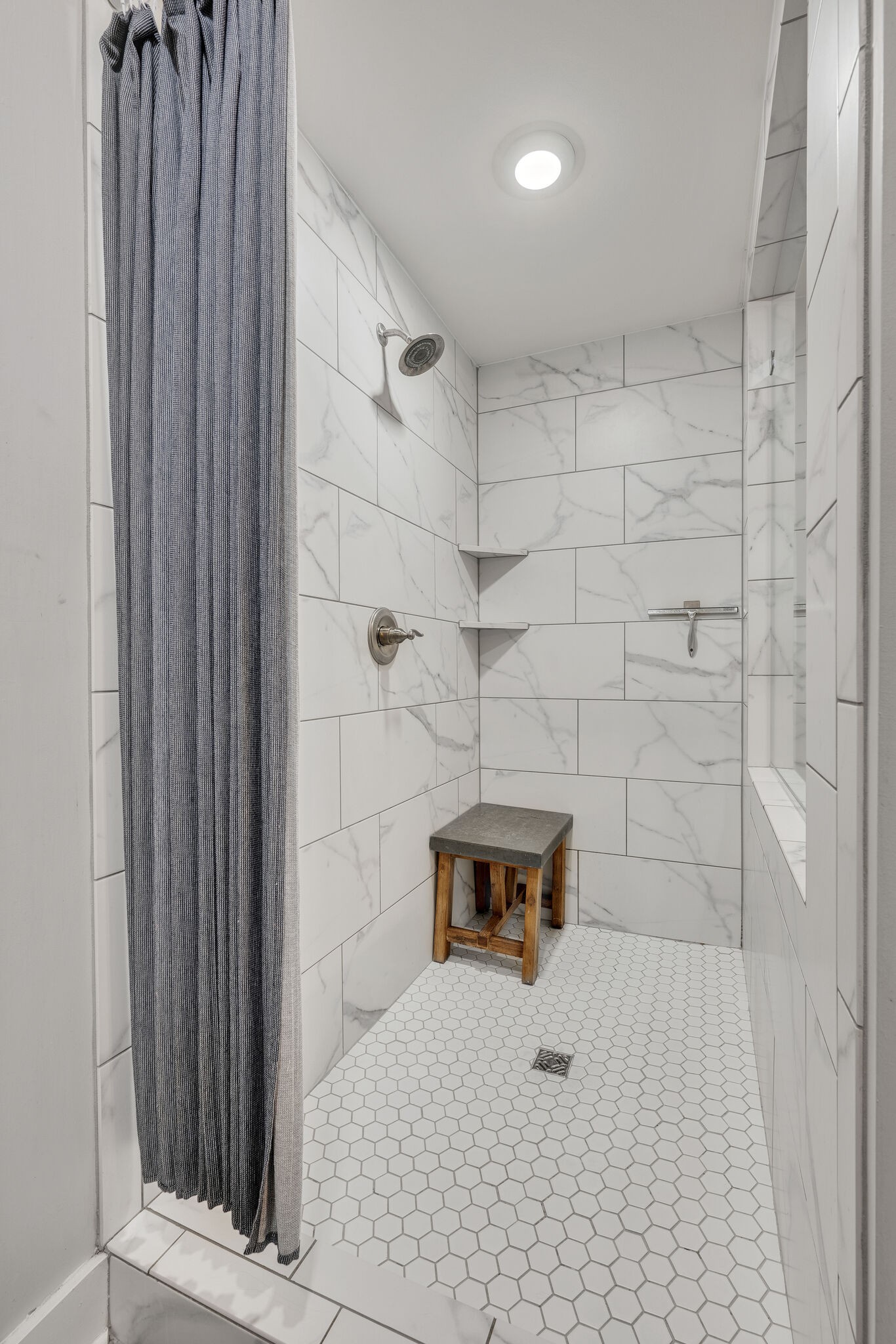 787 Plowson Road Mount Juliet, TN 37122 - Photo 18 of 30 a bathroom with a shower