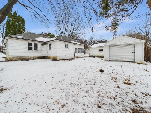 $164,750 | 827 Pedersen Street, St. Paul, MN 55119