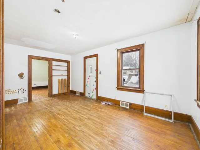 $164,750 | 827 Pedersen Street, St. Paul, MN 55119