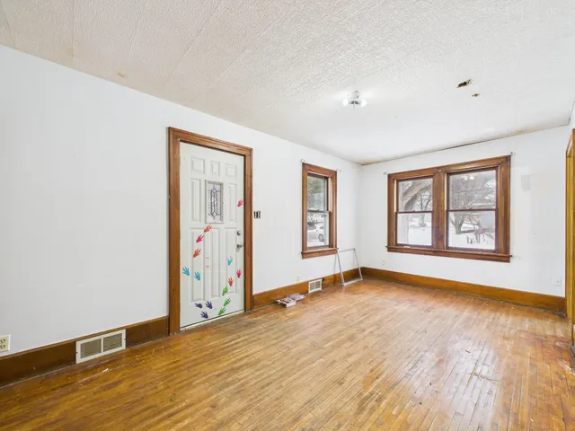 $164,750 | 827 Pedersen Street, St. Paul, MN 55119