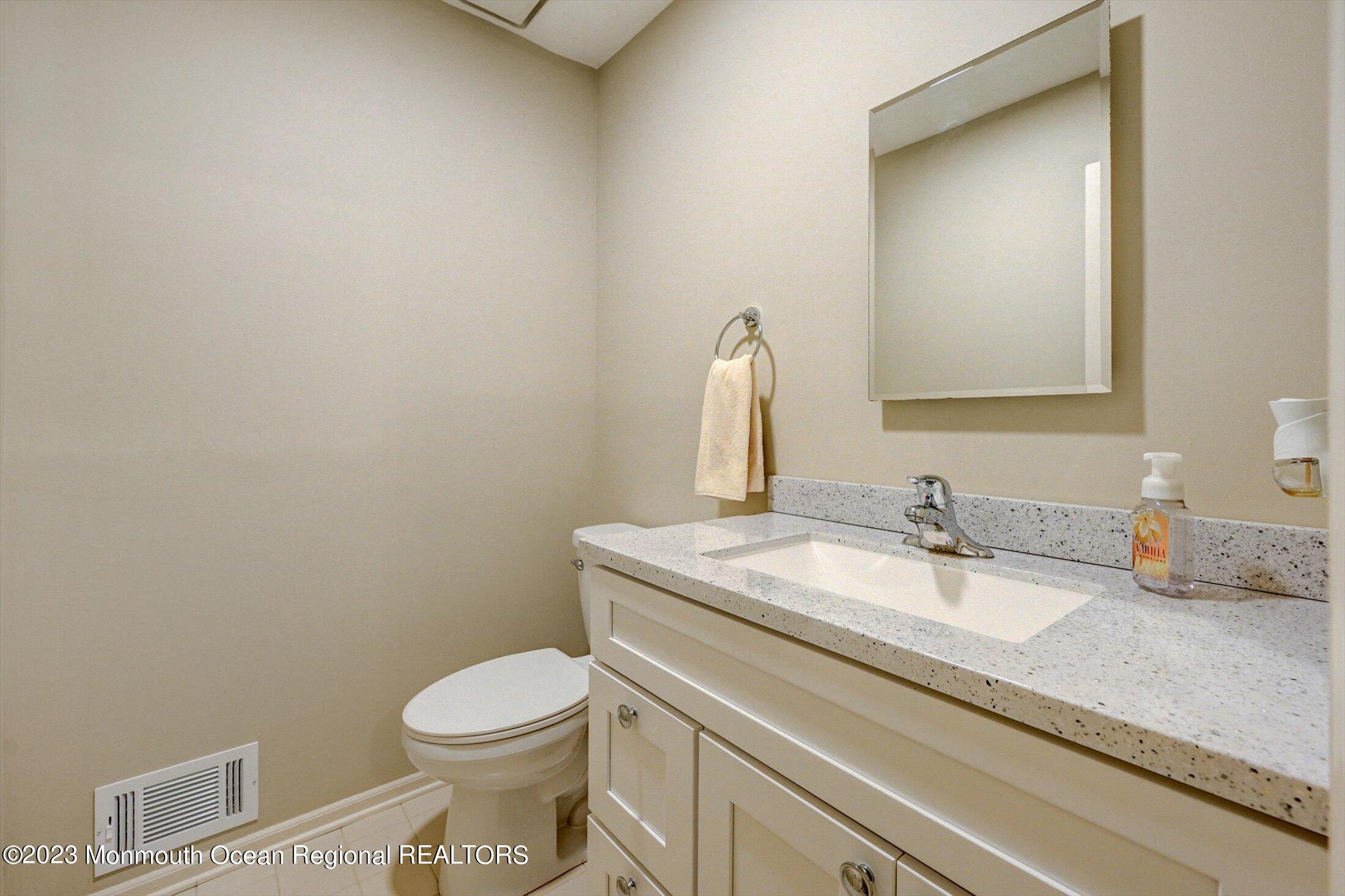 34 Huntley Road Holmdel, NJ 07733 - Photo 14 of 63 Powder Room