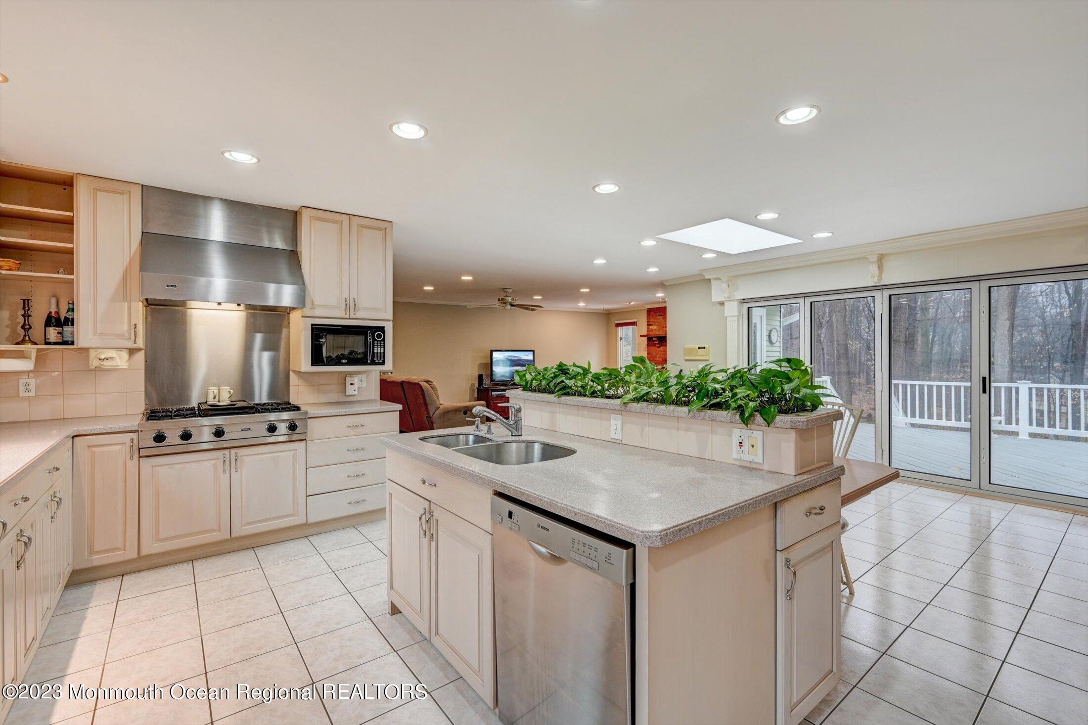 34 Huntley Road Holmdel, NJ 07733 - Photo 24 of 63 Kitchen