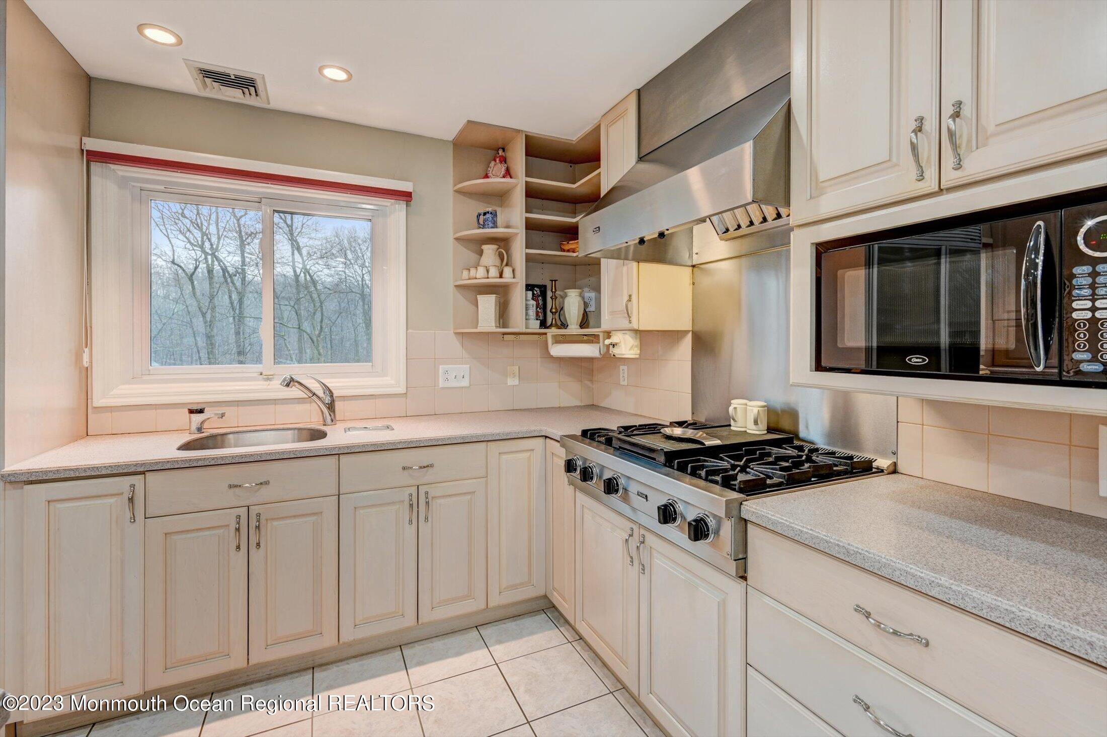 34 Huntley Road Holmdel, NJ 07733 - Photo 25 of 63 Kitchen