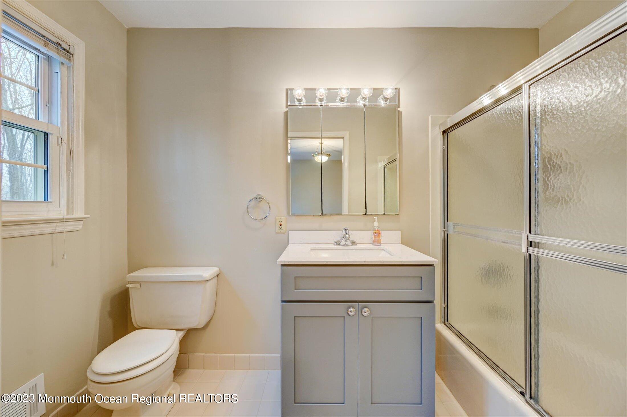 34 Huntley Road Holmdel, NJ 07733 - Photo 30 of 63 Full Bathroom