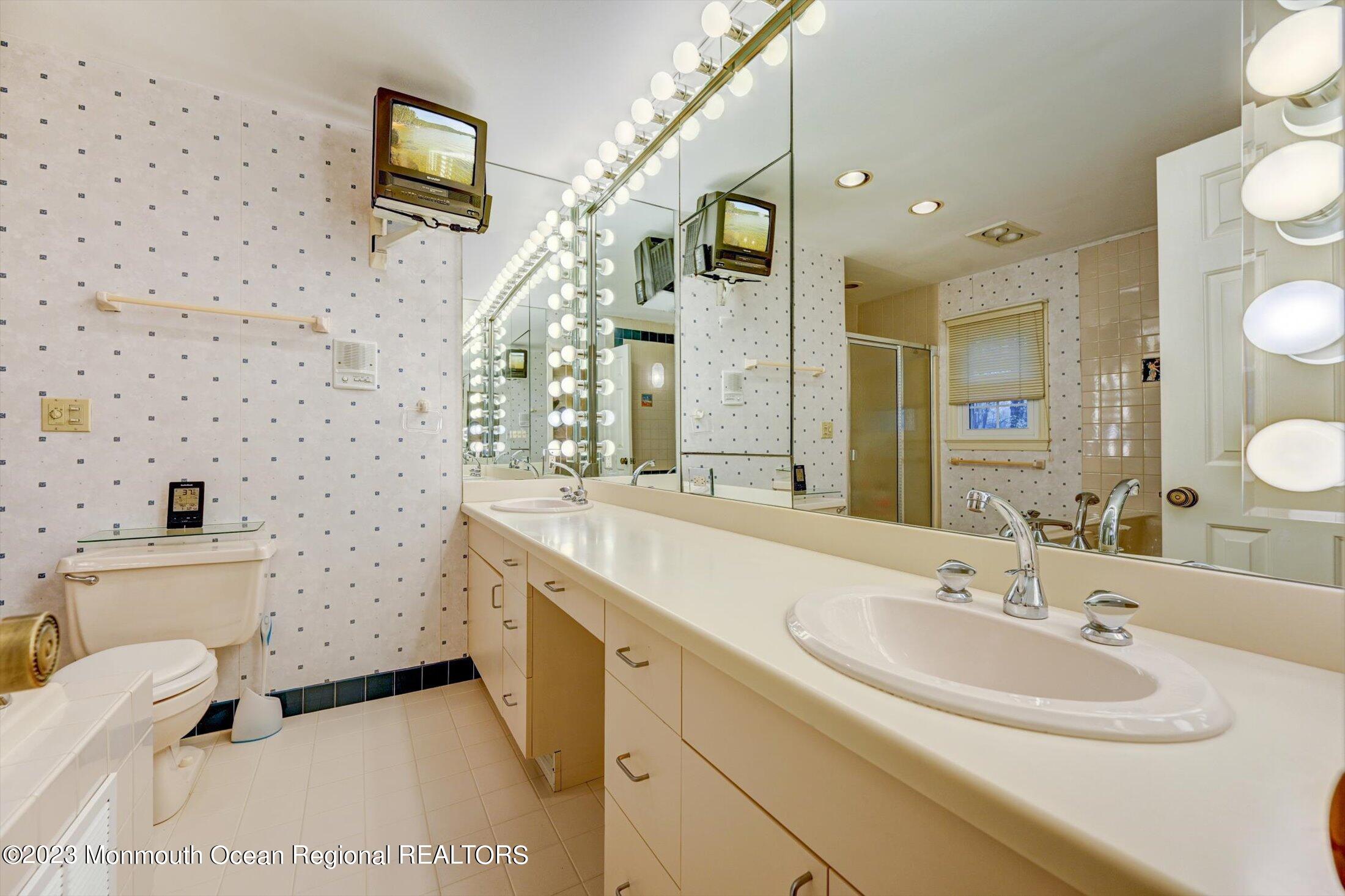 34 Huntley Road Holmdel, NJ 07733 - Photo 39 of 63 Primary Bath