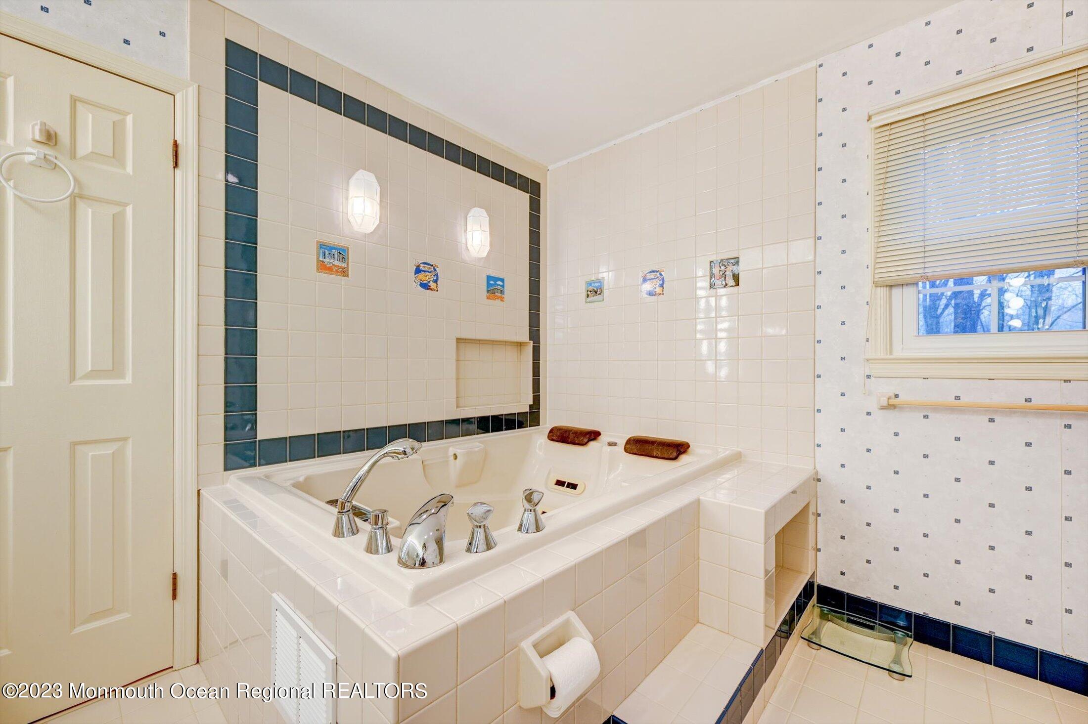 34 Huntley Road Holmdel, NJ 07733 - Photo 40 of 63 Primary Bath