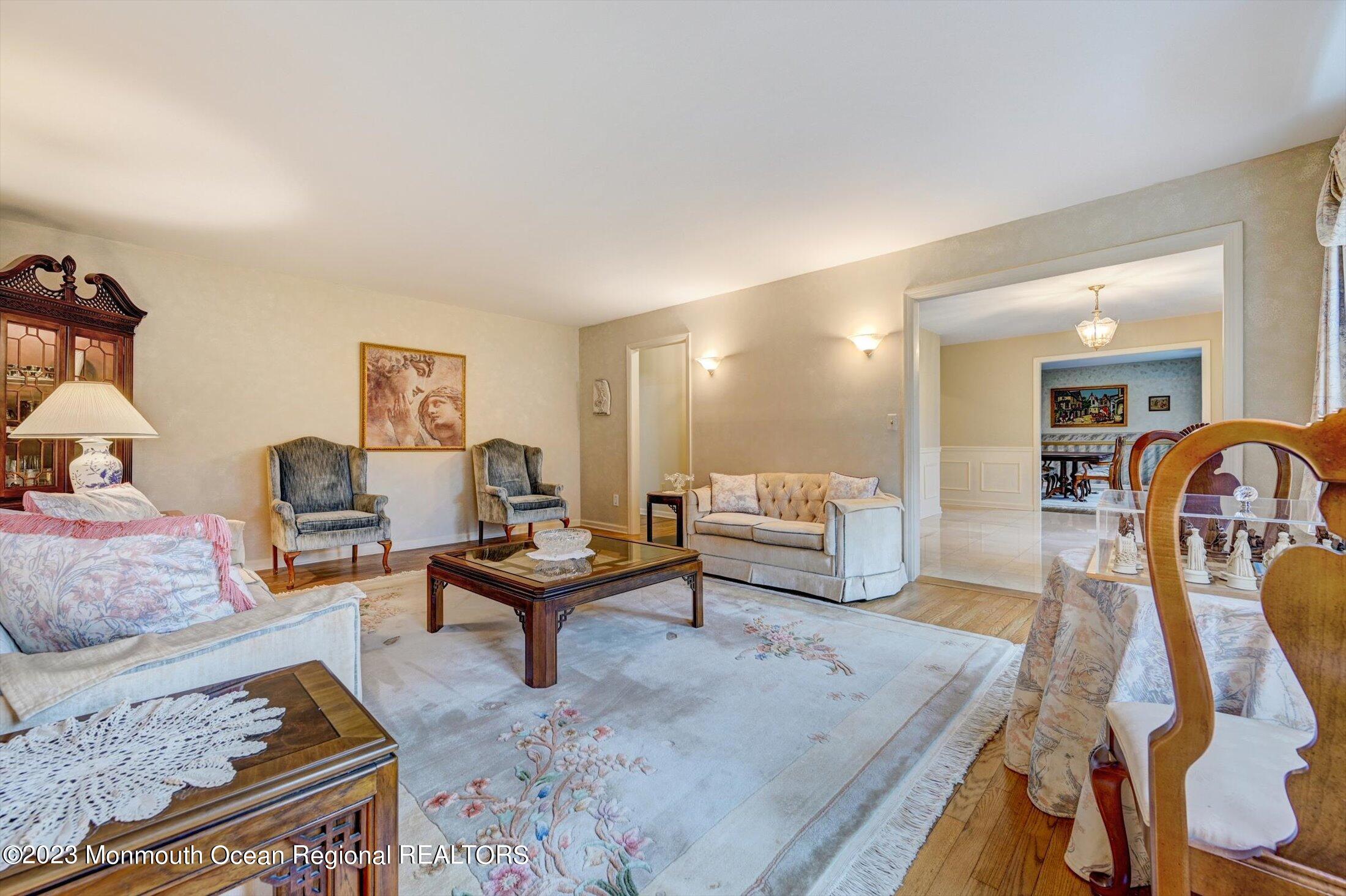 34 Huntley Road Holmdel, NJ 07733 - Photo 9 of 63 Living Room