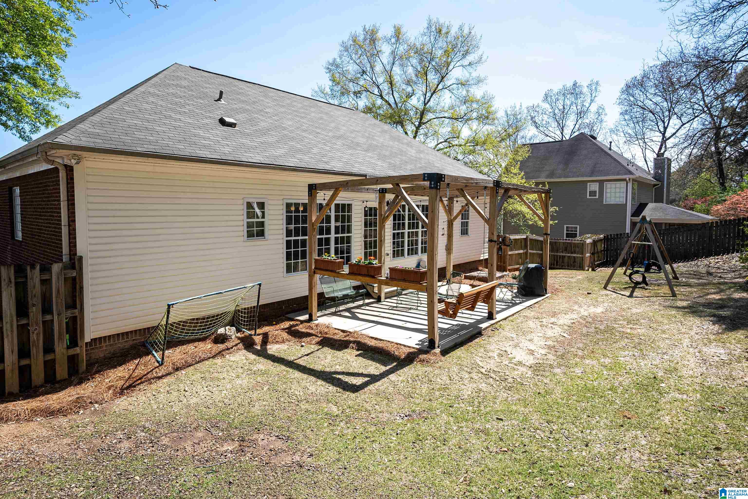 101 Heather Ridge Drive Pelham, AL 35124 - Photo 4 of 52
