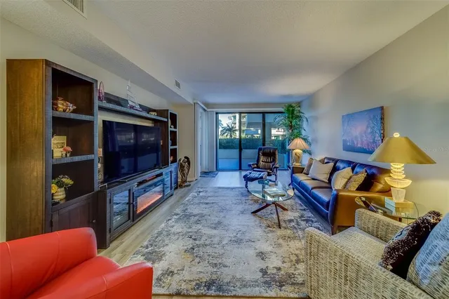 $629,000 | 6 Belleview Boulevard, Unit 105, Belleair, FL 33756