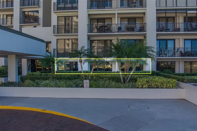 $629,000 | 6 Belleview Boulevard, Unit 105, Belleair, FL 33756