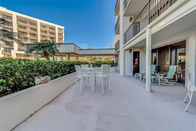 $629,000 | 6 Belleview Boulevard, Unit 105, Belleair, FL 33756
