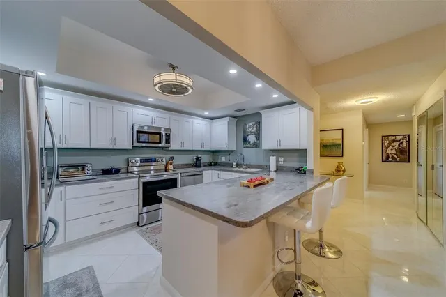 $629,000 | 6 Belleview Boulevard, Unit 105, Belleair, FL 33756