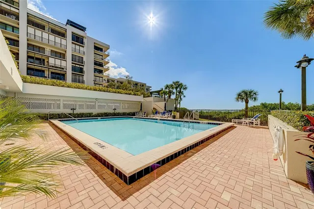 $629,000 | 6 Belleview Boulevard, Unit 105, Belleair, FL 33756