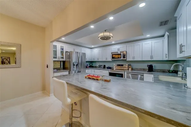 $629,000 | 6 Belleview Boulevard, Unit 105, Belleair, FL 33756