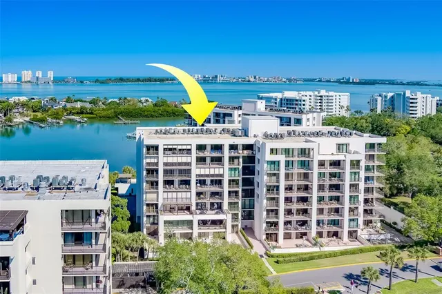$629,000 | 6 Belleview Boulevard, Unit 105, Belleair, FL 33756