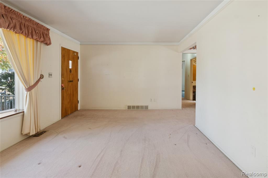 536 Rewold Drive Rochester, MI 48307 - Photo 8 of 38