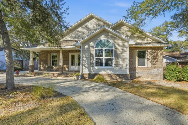 $740,000 | 266 Florida Avenue, Valparaiso, FL 32580